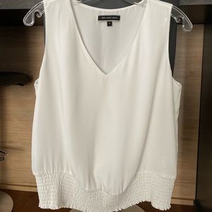 V-Neck off-white Sleeveless Top